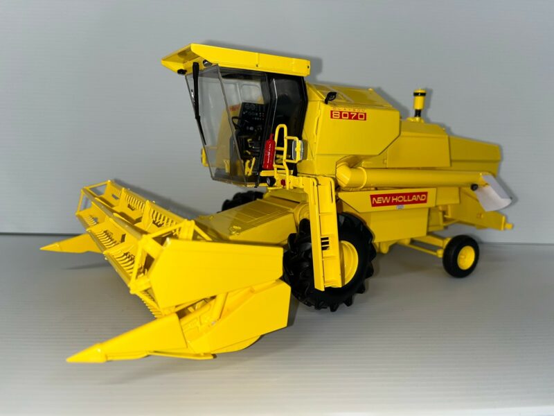 MOISSONNEUSE BATTEUSE NEW HOLLAND 8070 AVEC CABINE REP504 – Image 2