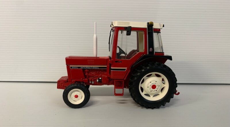 TRACTEUR CASE IH INTERNATIONAL 845XL REP082