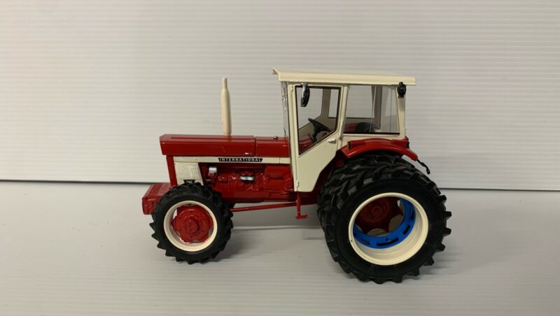 TRACTEUR CASE IH INTERNATIONAL 946 REP208