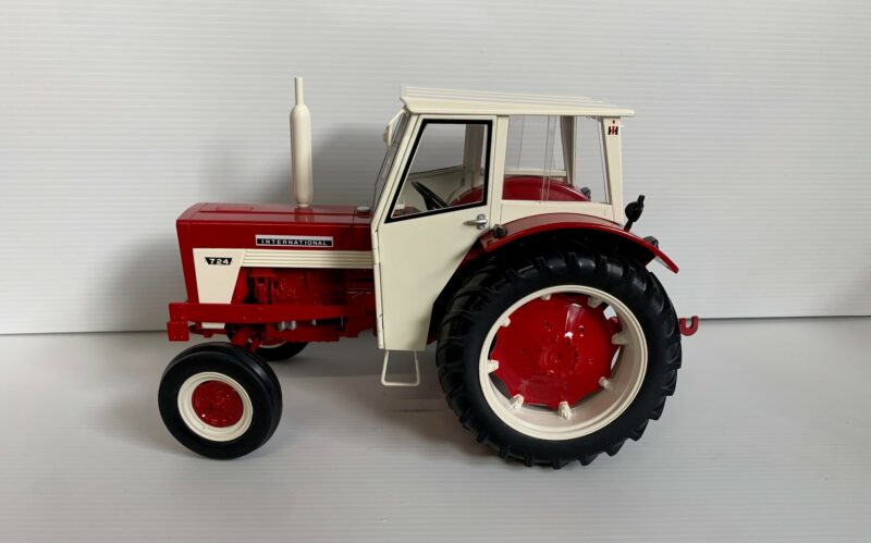 TRACTEUR CASE IH INTERNATIONAL 724 REP601