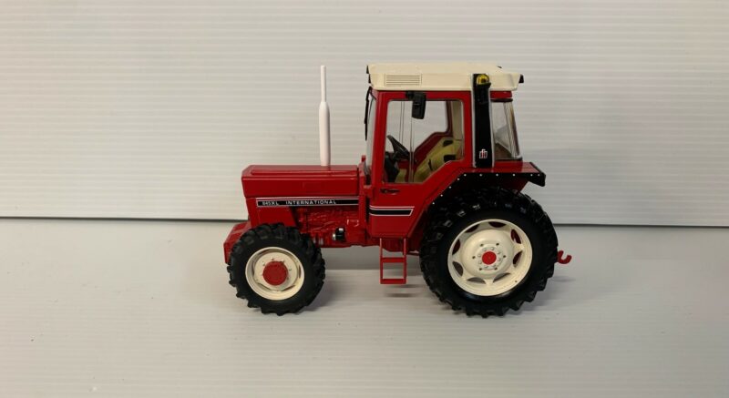 TRACTEUR CASE IH INTERNATIONAL 845XL REP060