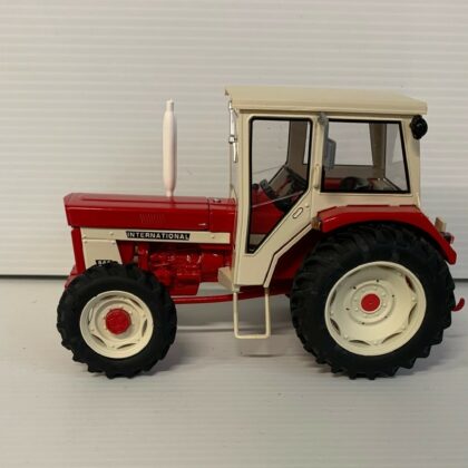 TRACTEUR CASE IH INTERNATIONAL 844 REP 071