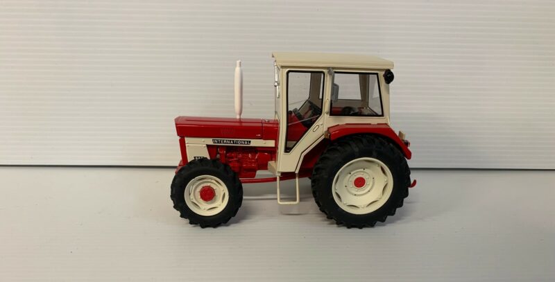 TRACTEUR CASE IH INTERNATIONAL 844 REP 071