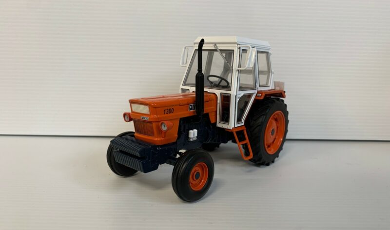 TRACTEUR MINIATURE FIAT 1300 REP236 – Image 2