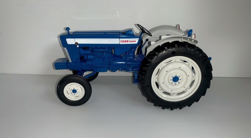 TRACTEUR FORD 5000 UH2705