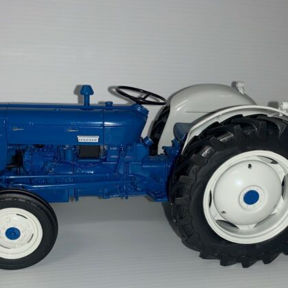 TRACTEUR FORDSON SUPER DEXTA UH2900